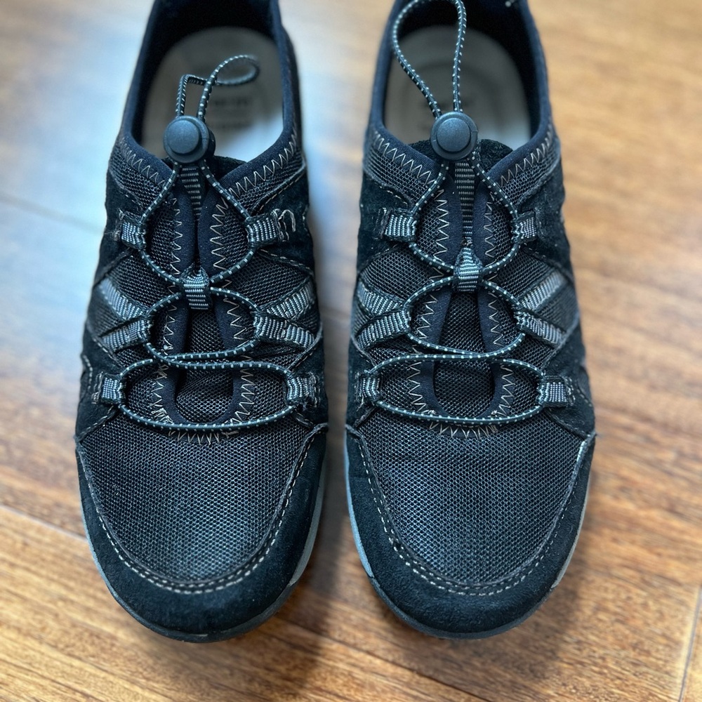 Earth Origins Black Athletic Shoes with Mesh Upper